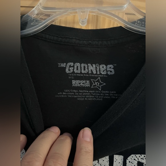 Goonies Black and White T Shirt Size XL - Picture 4 of 4